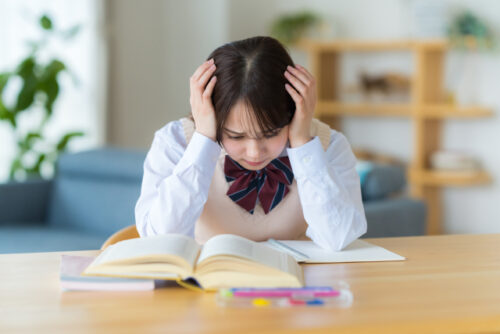 【福岡】定期テスト前後に悪化する中学生の頭痛と予防方法を解説！