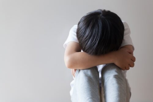 【福岡】光に弱い子どもの片頭痛…家庭や学校でできる予防の工夫をご紹介！