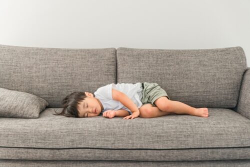 【福岡】発作時に元気がなくなる子ども…周期性嘔吐症の症状と対応を解説！
